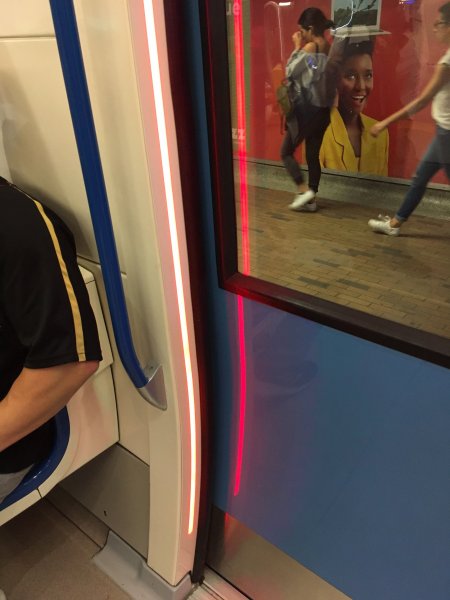 Red indicator light on Metro door